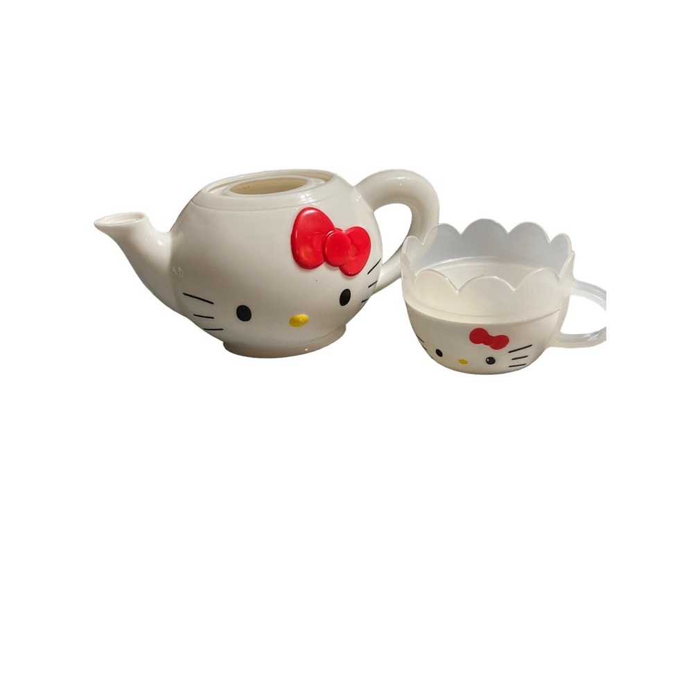 Hello Kitty Plastic Teapot & Tea cup Sanrio ~ Pretend Play tea party